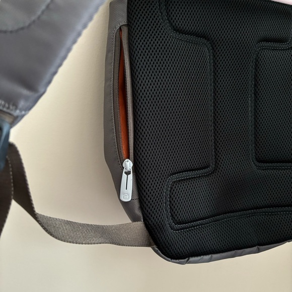 Tumi T-Tech Tablet Notebook Backpack - Picture 3 of 7